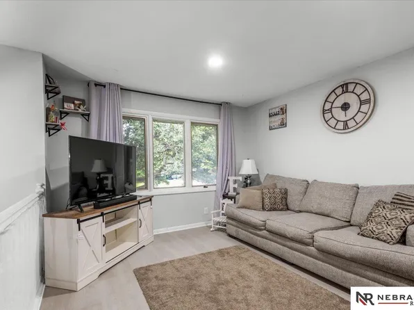 5615 Hallcliffe Ct, Lincoln, NE 68516