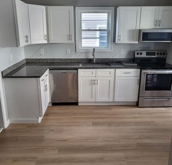 529 Warren St — Photo 1