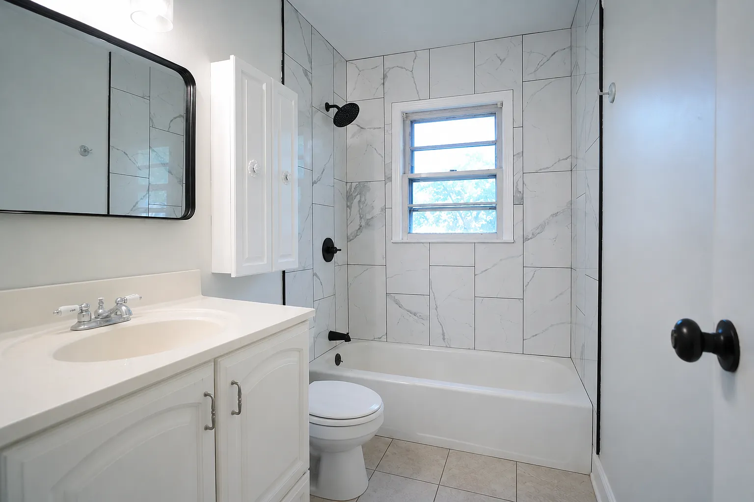 3 bed, 930 sqft, $1,774 — Photo 4