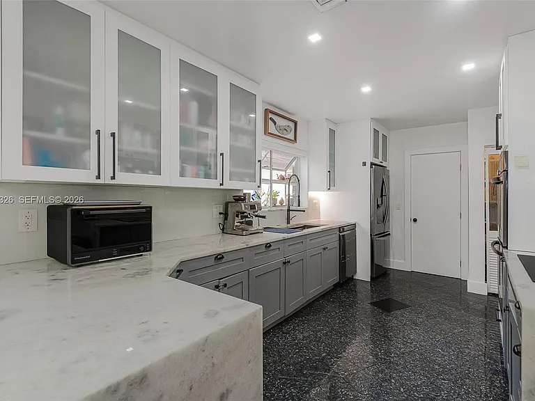 9048 Carlyle Ave — Photo 5