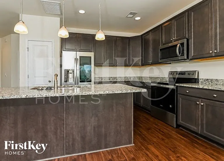 1431 Hermitage Ln — Photo 6