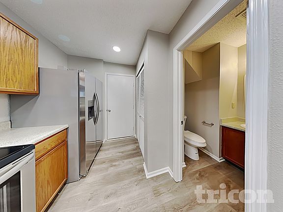 5th image of 631 Fern St