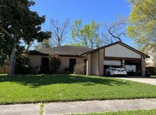 113 Mistletoe St, Lake Jackson, TX 77566