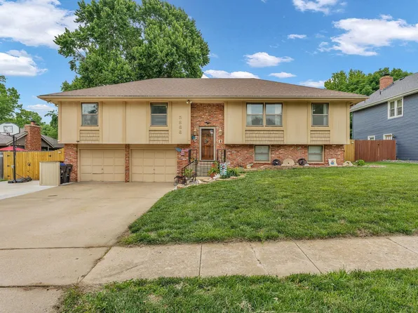 5866 SW Smith Pl, Topeka, KS 66614
