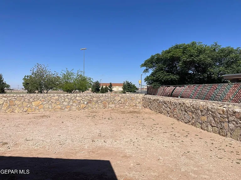 656 Orchid Dr — Photo 14