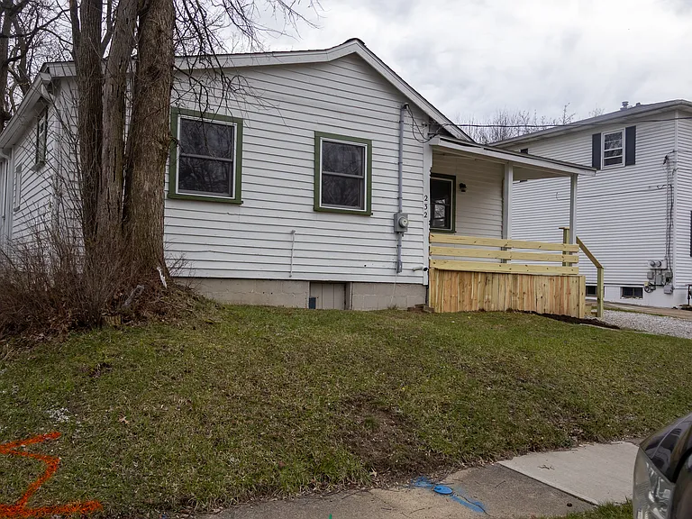 232 Howard St — Photo 5