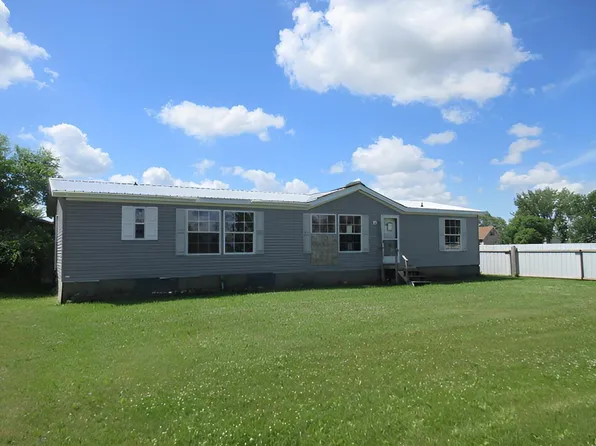 106 Brisbane Ln, Emerado, ND 58228