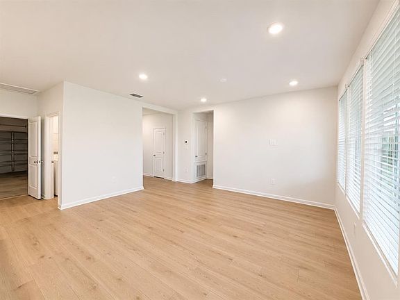 3rd image of 817 House Blvd