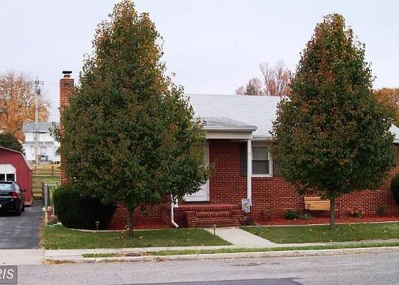 3rd image of 929 Kuhn Ave