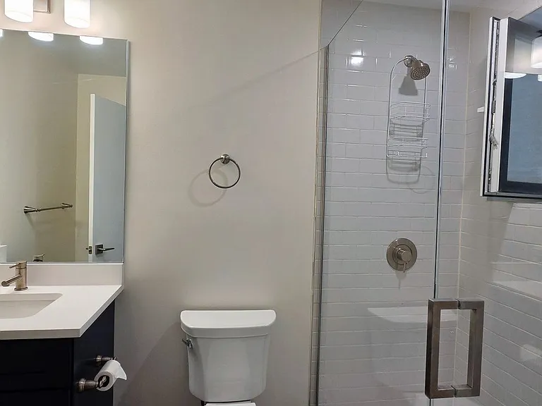 2230 W Wilson Ave — Photo 23