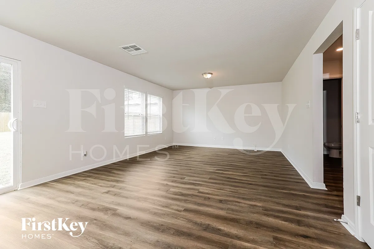 Building Photo - 17640 Cedar Crest Dr