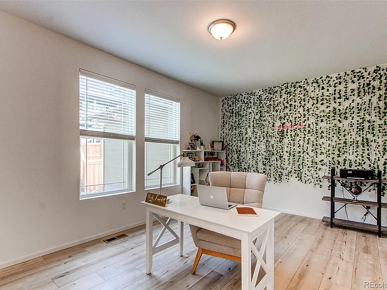 564 Felicity Loop — Photo 18