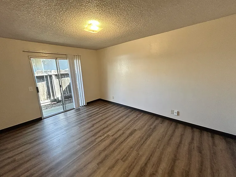 959 Minnewawa Ave #102 — Photo 8