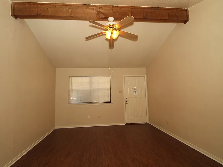 309B Margaret Lee St — Photo 4