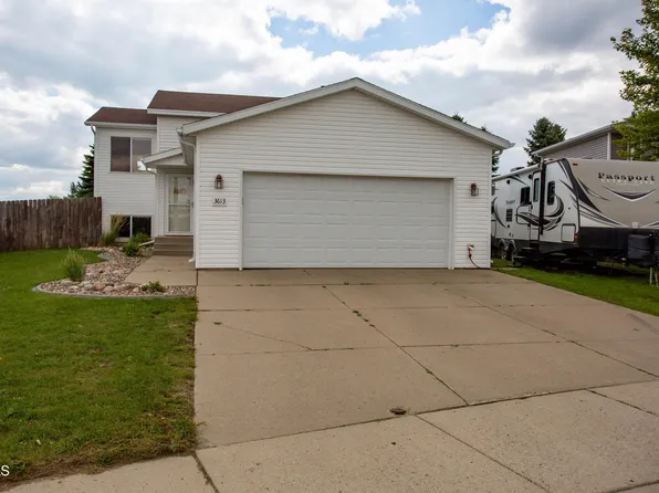 3613 Lewis Rd NW, Mandan, ND 58554