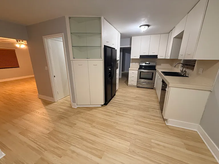 1016 W Indiana Ave — Photo 43