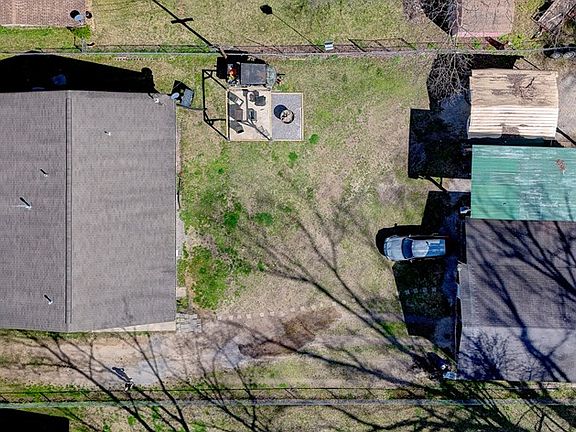 3rd image of 303 Blake Dr