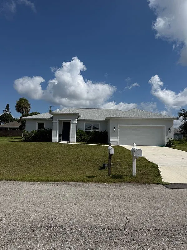 3 bed, 2.0 bath, 1608 sqft, $2,200 — Photo 1