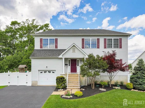 270 Greenwood Dr, Keyport, NJ 07735