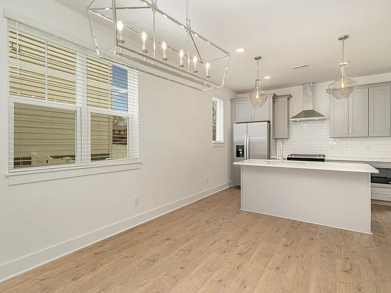725 Caraway Ln — Photo 5