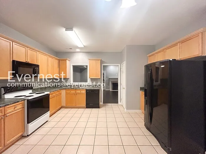 632 Parkside Cir — Photo 2