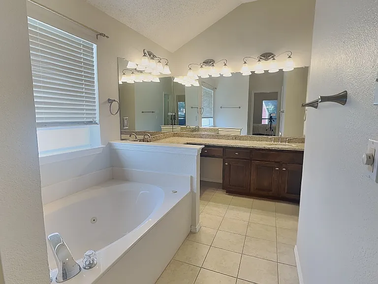 5202 High Island Dr — Photo 17