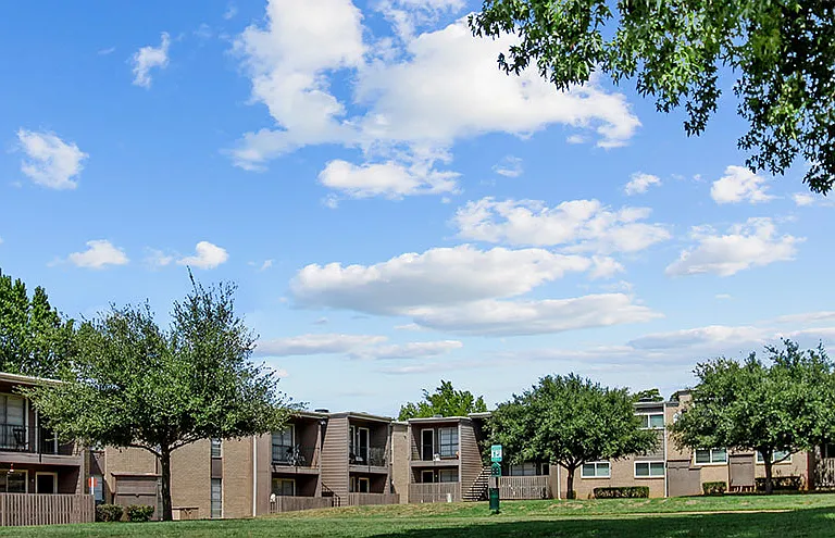 Granada Apartment Homes — Photo 39