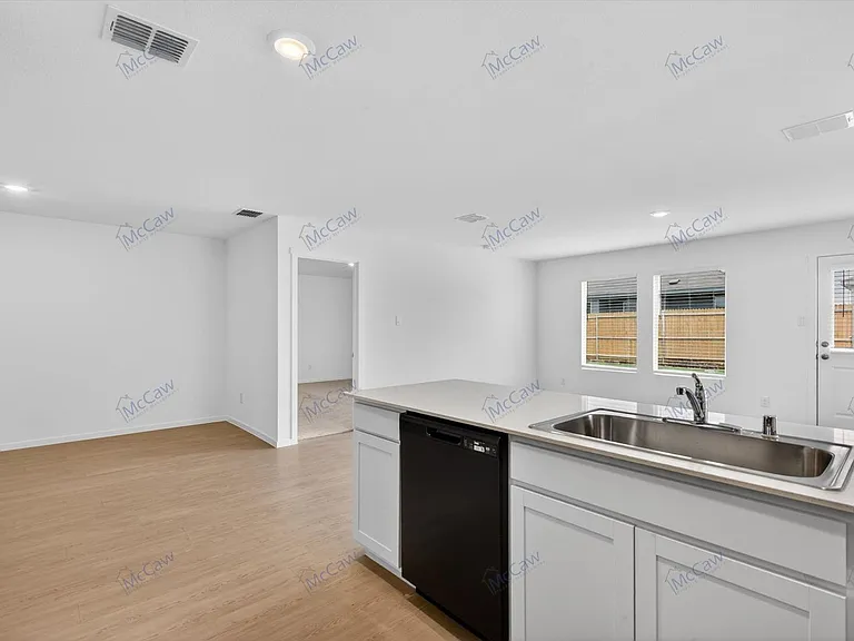 639 Montclair Ave — Photo 3