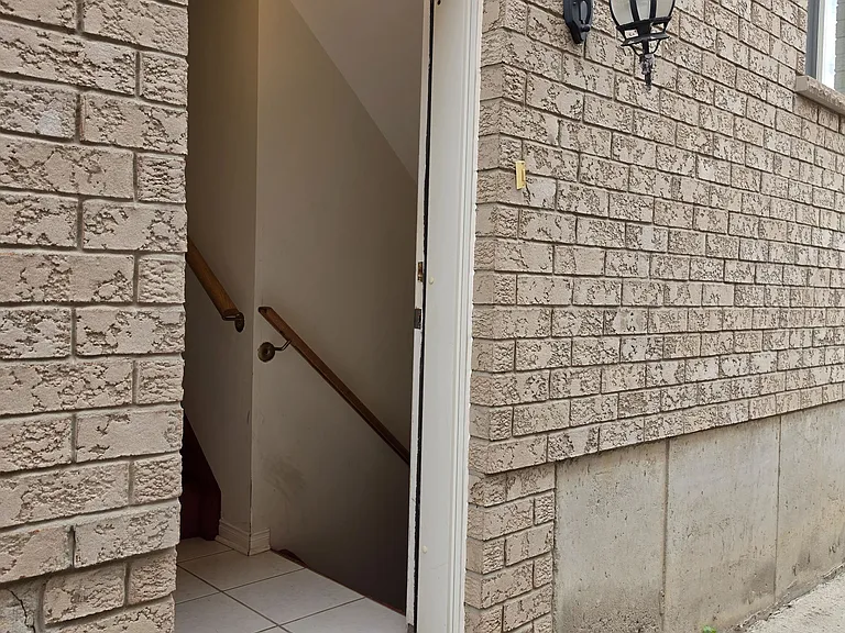 54 Clearmeadow Blvd — Photo 5