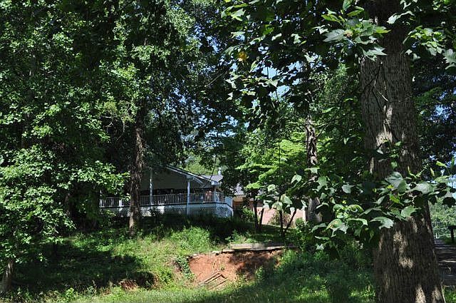 1st image of 3564 River Dr