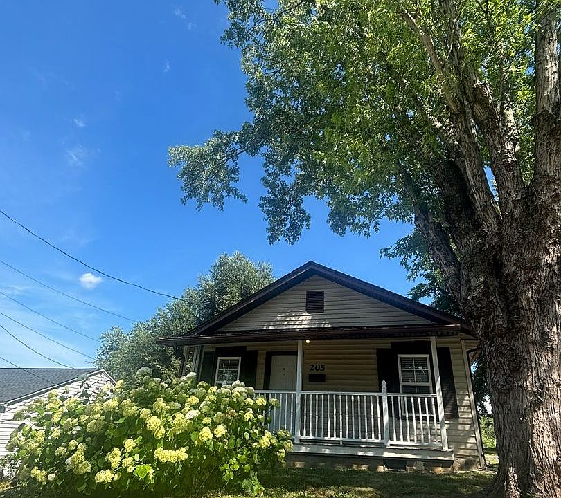 1st image of 205 10th Ave