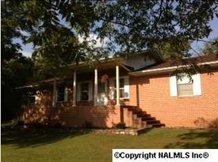 5304 Hackberry Ln N, Hokes Bluff, AL 35903