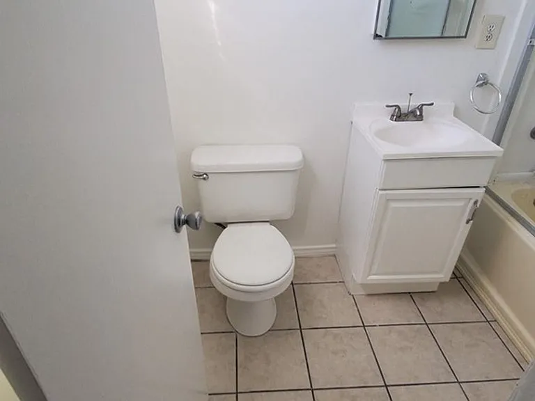 2039 Wallace Ave — Photo 11