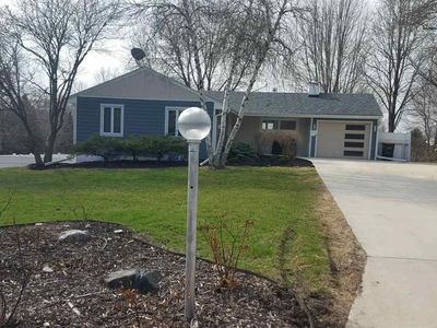 724 Valley View Rd, Saint Peter, MN, 56082