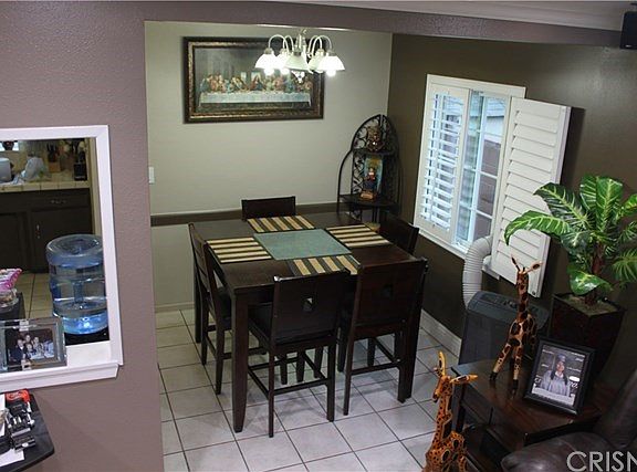 Dining room.
