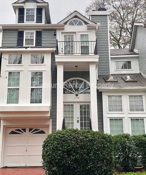 2198 Goodwood Blvd SE — Photo 1