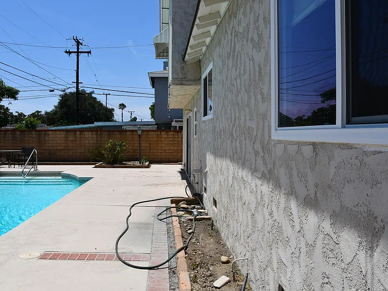 522 E Collins Ave — Photo 70