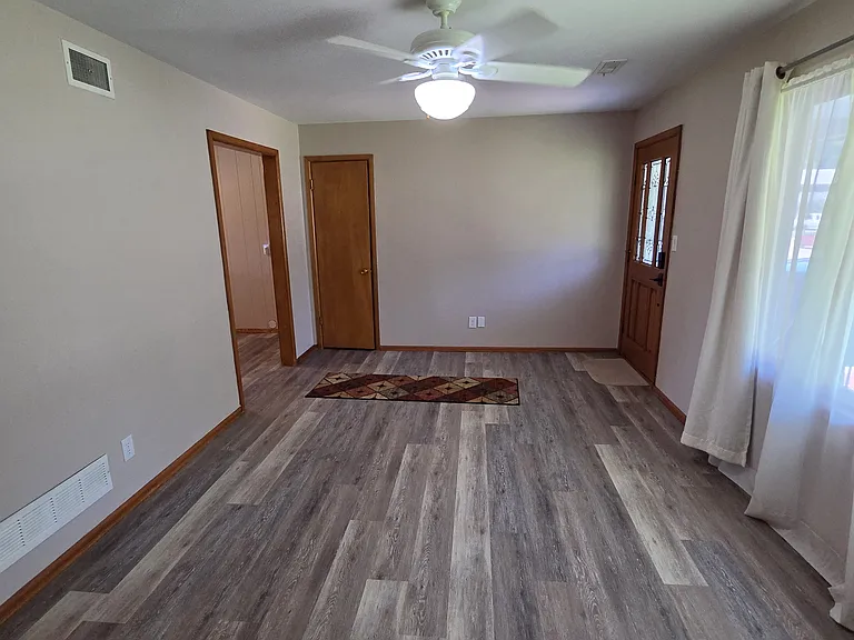 239 S Wire Ave — Photo 4