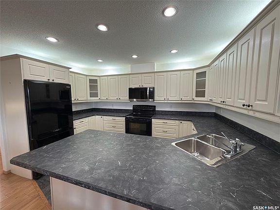 3rd image of UNIT 404-395 River STREET E