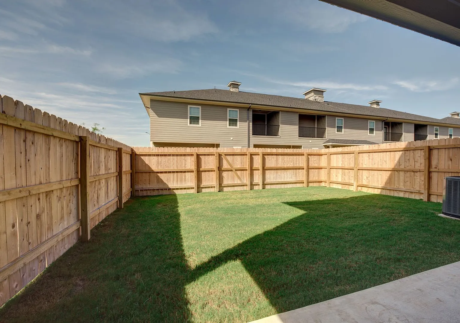 3 Bed at Pershing Pointe! — Photo 1