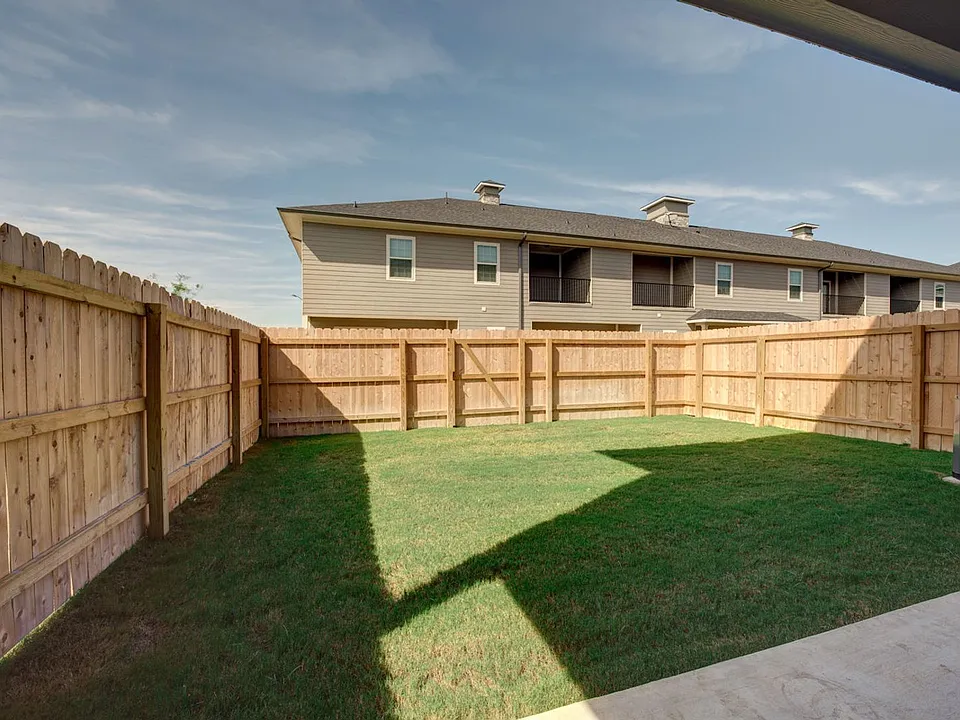 553 Hayes Ln