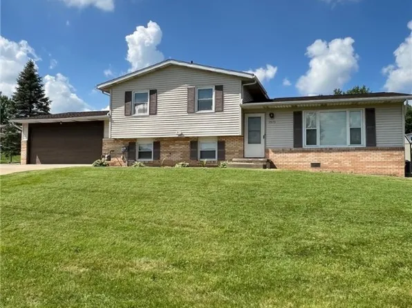 5575 Perry Hills Dr SW, Canton, OH 44706