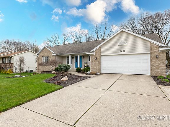 3rd image of 6696 City View Dr
