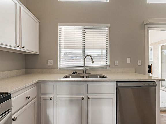 5th image of 3215 E Menadota Dr