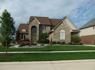 54360 Meadow Ct, South Lyon, MI 48178