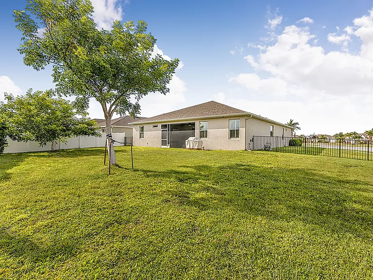 3391 Acapulco Cir — Photo 37
