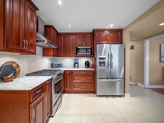 4th image of 1494 Islington Ave