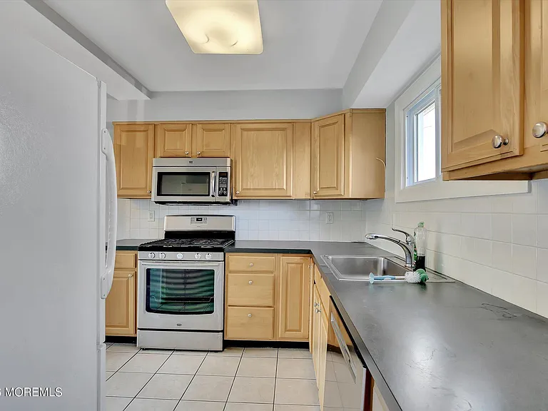 980 Woodgate Ave — Photo 8