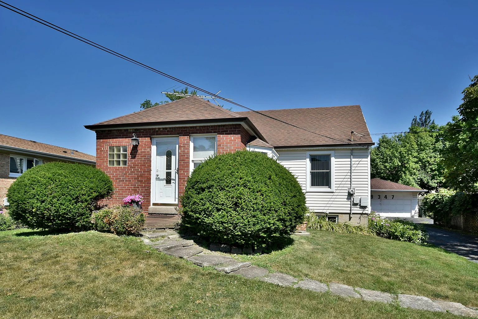 9347 N Knight Ave photo 1