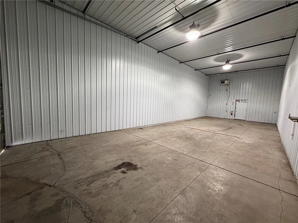 Studio, 1105 sqft, $950 — Photo 2